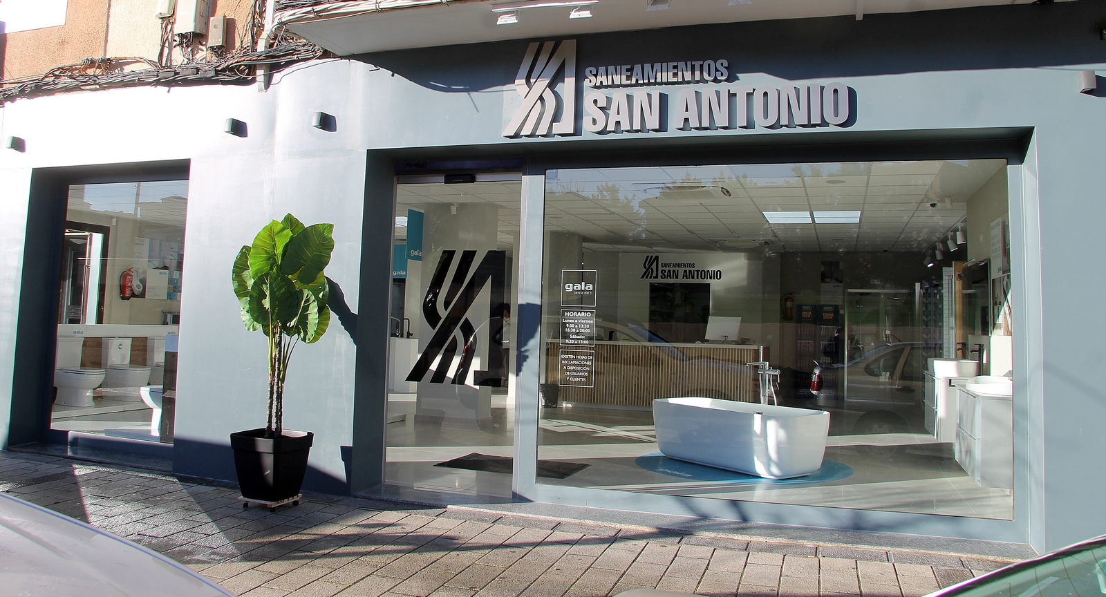Saneamientos San Antonio reabre sus puertas en Cuenca con una exposición ampliada y renovada